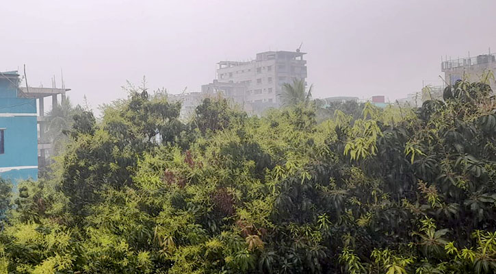 সিরাজগঞ্জের আকাশ মেঘাচ্ছন্ন, হচ্ছে বৃষ্টি